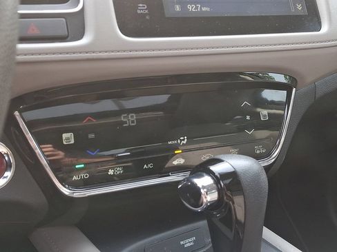 Used 2018 Honda HR-V EX image 16