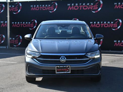 Used 2024 Volkswagen Jetta SE image 2