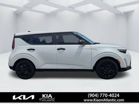 Used 2024 Kia Soul LX FWD image 2