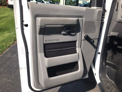 Used 2014 Ford E-350 and Econoline 350 Super Duty RWD image 11