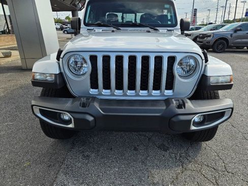 Used 2023 Jeep Gladiator Overland image 8