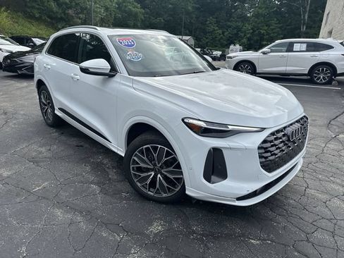 Used 2025 Audi Q5 Premium Plus w/ Premium Plus AWD/4WD image 11