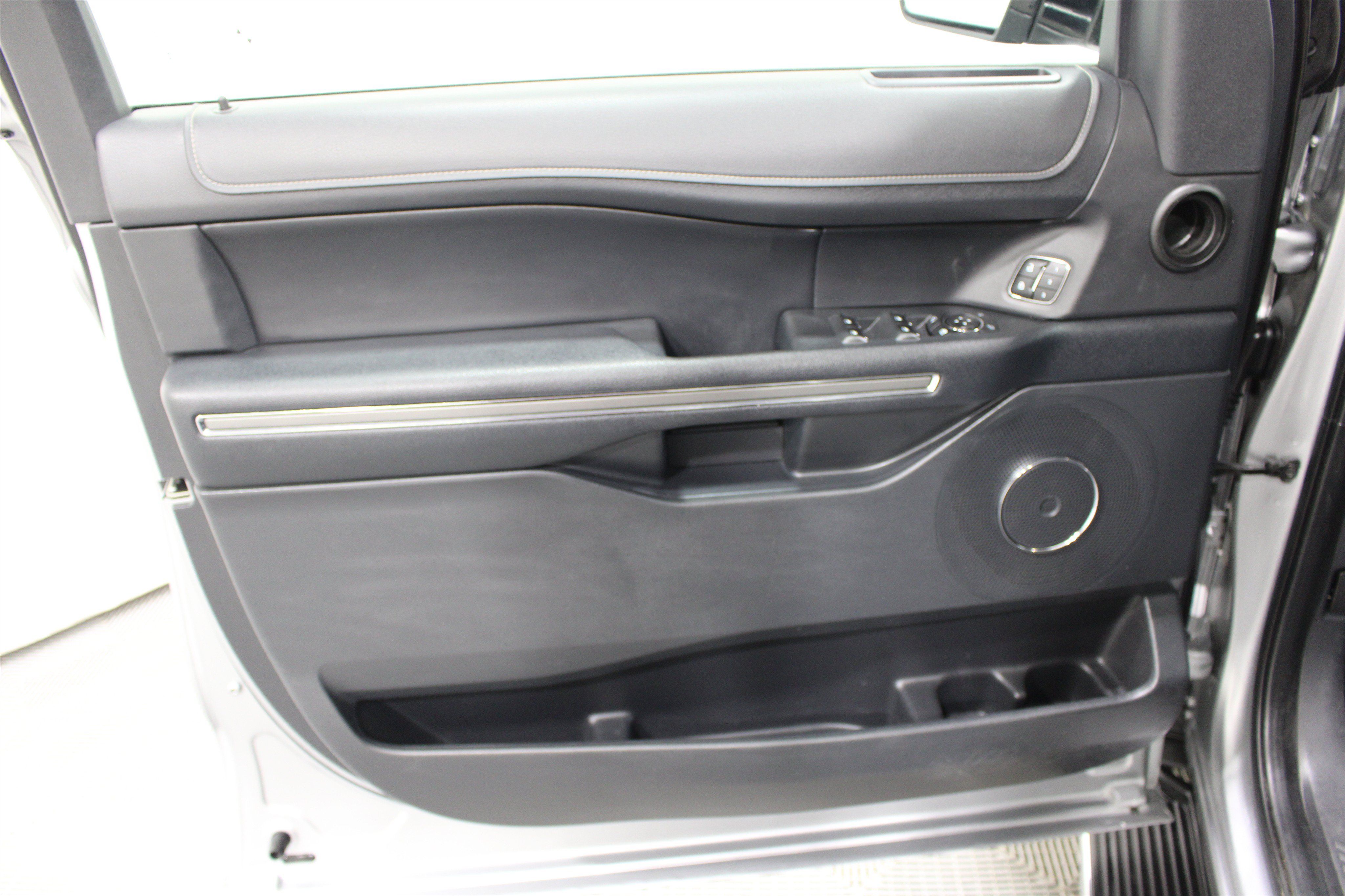Used 2022 Ford Expedition Max XLT AWD/4WD image 6