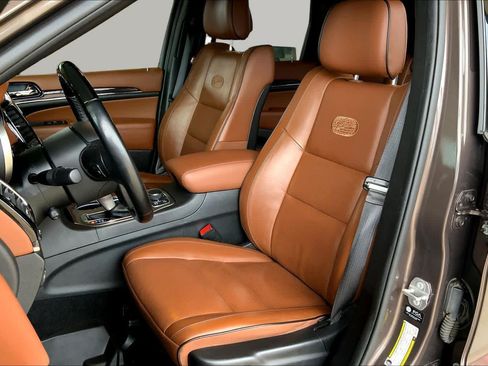 Used 2021 Jeep Grand Cherokee Overland AWD/4WD image 8