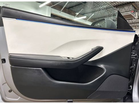 Used 2025 Tesla Model 3 Long Range image 18