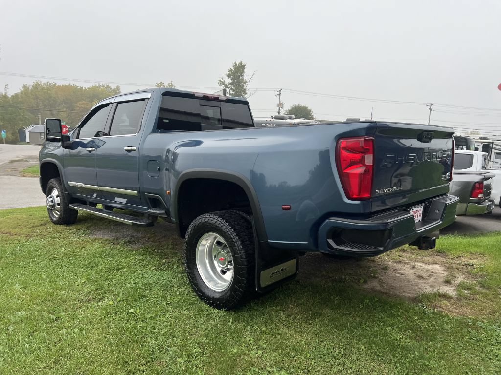 Used 2024 Chevrolet Silverado 3500 High Country w/ High Country Premium Package AWD/4WD image 12