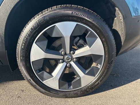 Certified 2025 Volvo XC40 B5 Plus AWD/4WD image 9