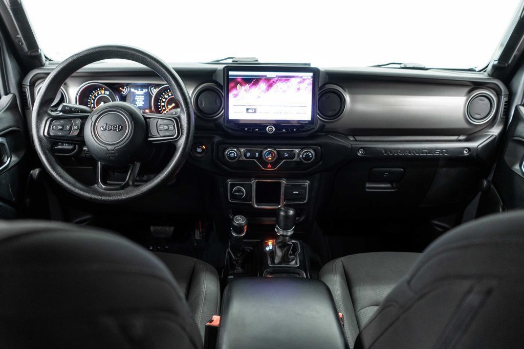 Used 2018 Jeep Wrangler Unlimited Sport AWD/4WD image 9