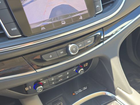 Used 2022 Buick Enclave Essence w/ Sport Touring Edition image 23