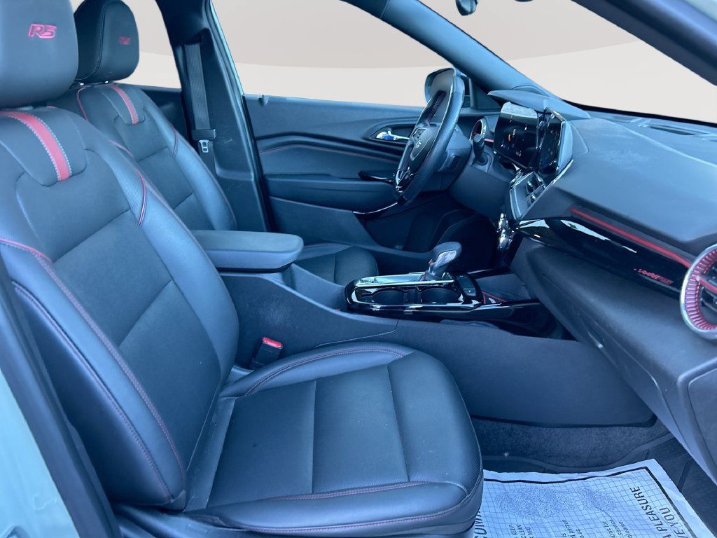 Used 2024 Chevrolet Trax RS FWD image 28