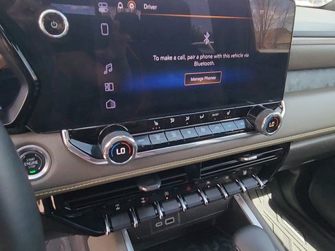 Used 2024 Chevrolet Colorado ZR2 w/ Technology Package AWD/4WD image 37