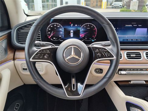Certified 2025 Mercedes-Benz GLS 450 4MATIC image 19