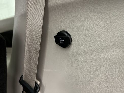 Used 2024 Chrysler Pacifica Touring-L image 30