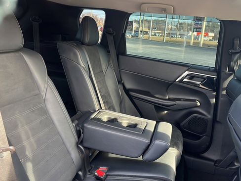 Used 2022 Mitsubishi Outlander SE image 12