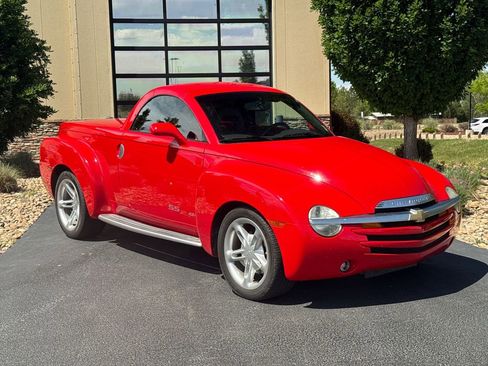 Used 2005 Chevrolet SSR w/ Preferred Equipment Group RWD image 6