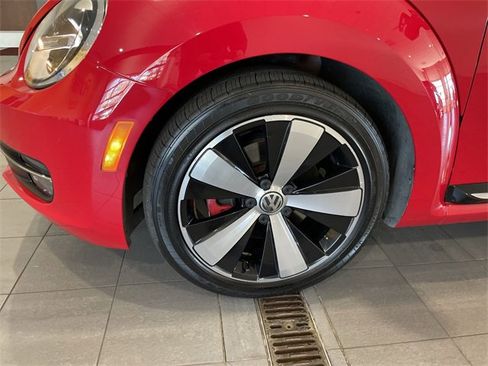 Used 2013 Volkswagen Beetle Turbo 60's Edition image 8