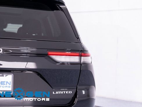 Used 2022 Jeep Grand Cherokee Limited image 54