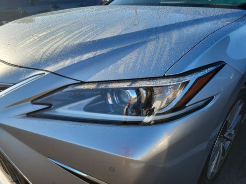 Used 2022 Lexus ES 300h w/ Premium Package FWD image 5