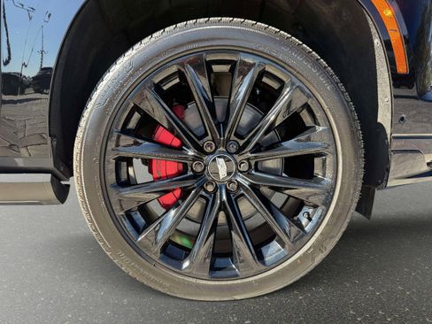 Used 2026 Cadillac Escalade V w/ LPO, ONYX Package image 24