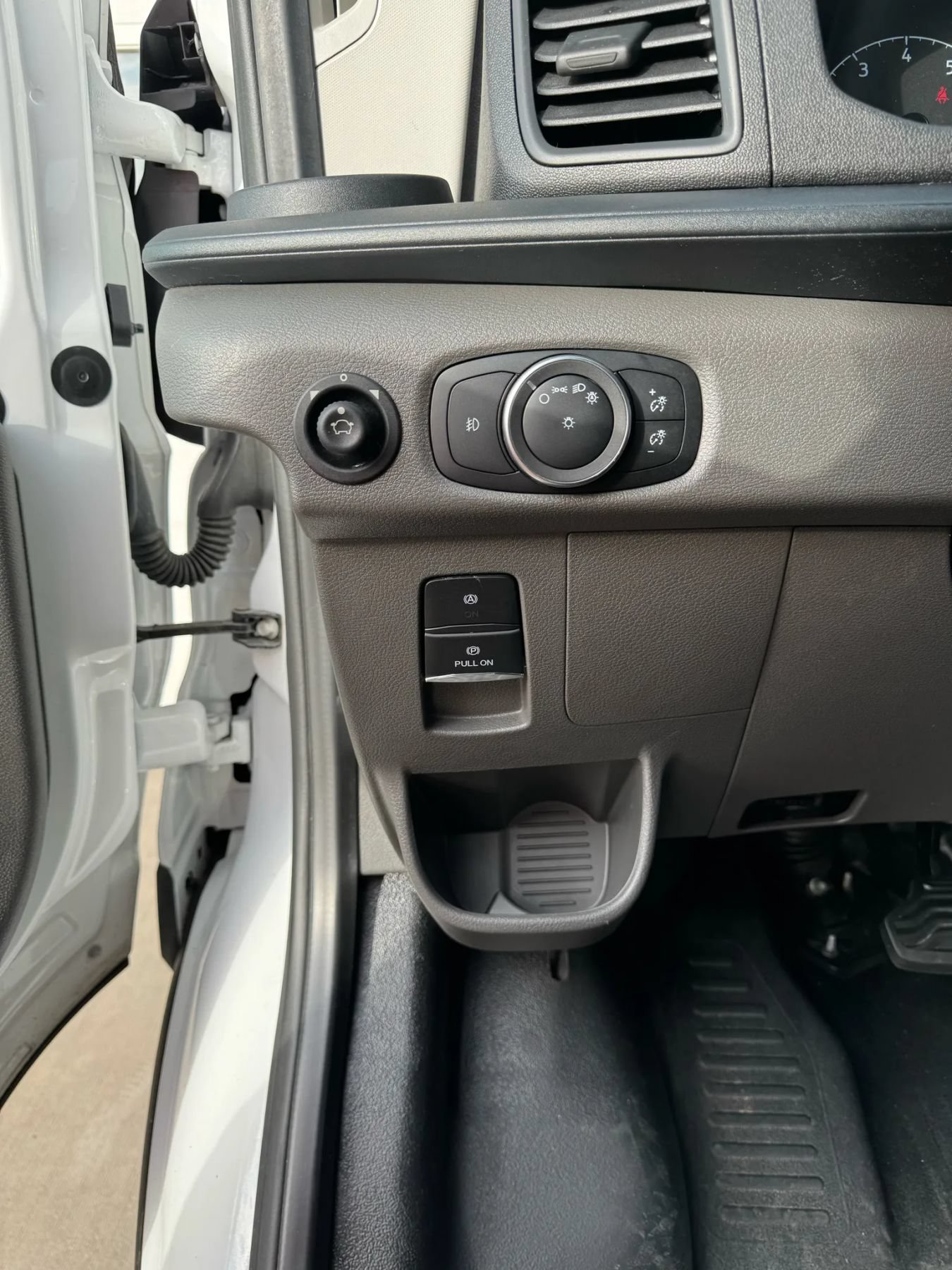 Used 2024 Ford Transit 250 Low Roof w/ Exterior Upgrade Package RWD image 7