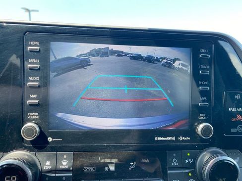 Used 2020 Toyota Highlander XLE FWD image 24