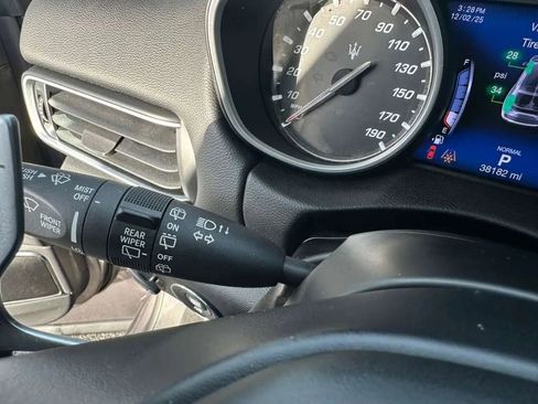 Used 2020 Maserati Levante image 34