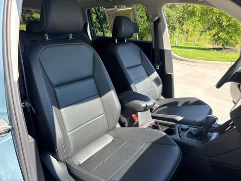 Used 2021 Volkswagen Tiguan SEL AWD/4WD image 35