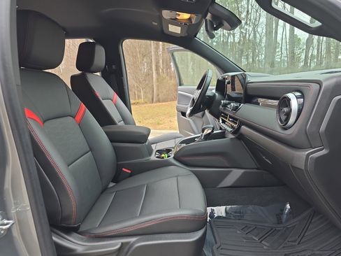 Used 2023 Chevrolet Colorado Z71 w/ Z71 Convenience Package 2 image 10