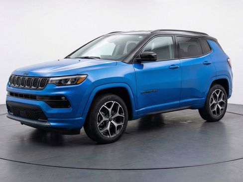 Used 2025 Jeep Compass Limited AWD/4WD image 3