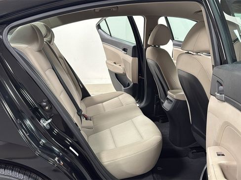 Used 2017 Hyundai Elantra SE w/ Cargo Package image 17