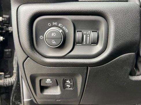 Used 2023 RAM 1500 Laramie AWD/4WD image 10