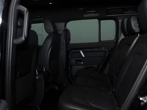 Used 2023 Land Rover Defender 110 X-Dynamic SE image 12