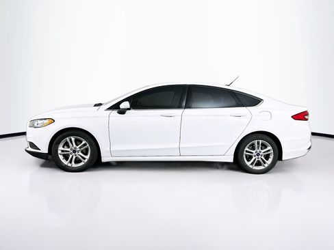 Used 2018 Ford Fusion SE w/ Fusion SE Technology Package FWD image 4