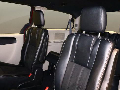 Used 2019 Dodge Grand Caravan SXT image 16