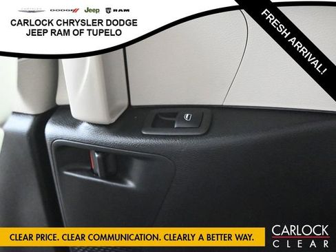 Used 2021 Chrysler Pacifica Touring-L image 34