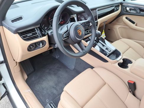 Used 2026 Porsche Macan AWD/4WD image 4