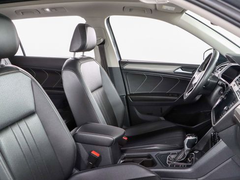 Used 2023 Volkswagen Tiguan SE FWD image 28