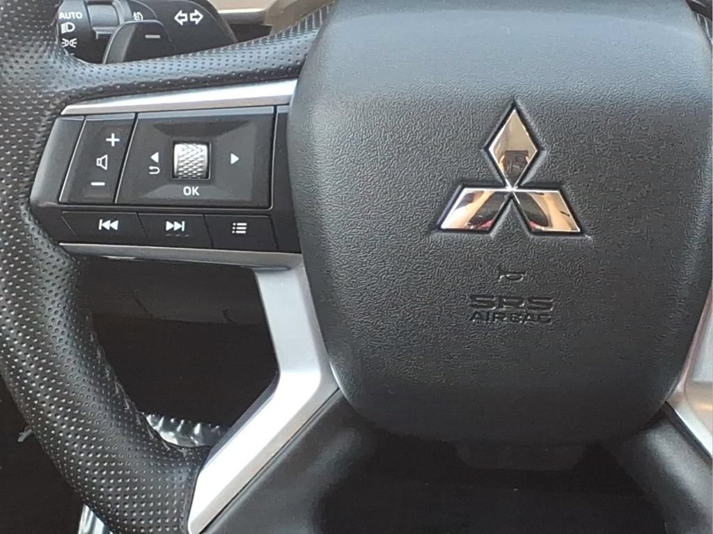 Used 2025 Mitsubishi Outlander SE AWD/4WD image 10