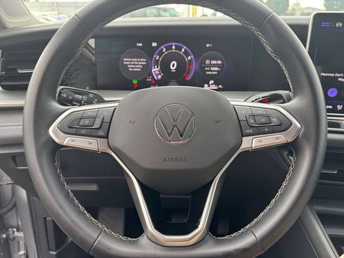 Used 2026 Volkswagen Tiguan SE AWD/4WD image 29