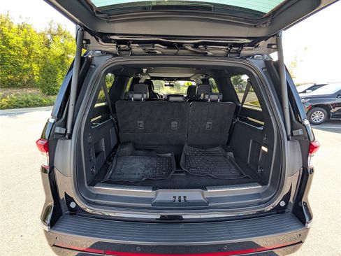 Used 2023 Lincoln Navigator L Reserve image 13