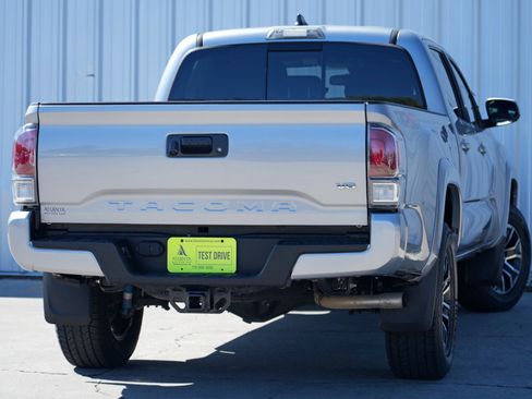 Used 2020 Toyota Tacoma TRD Sport image 4