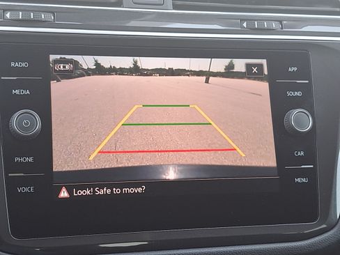 Used 2023 Volkswagen Tiguan SE FWD image 25