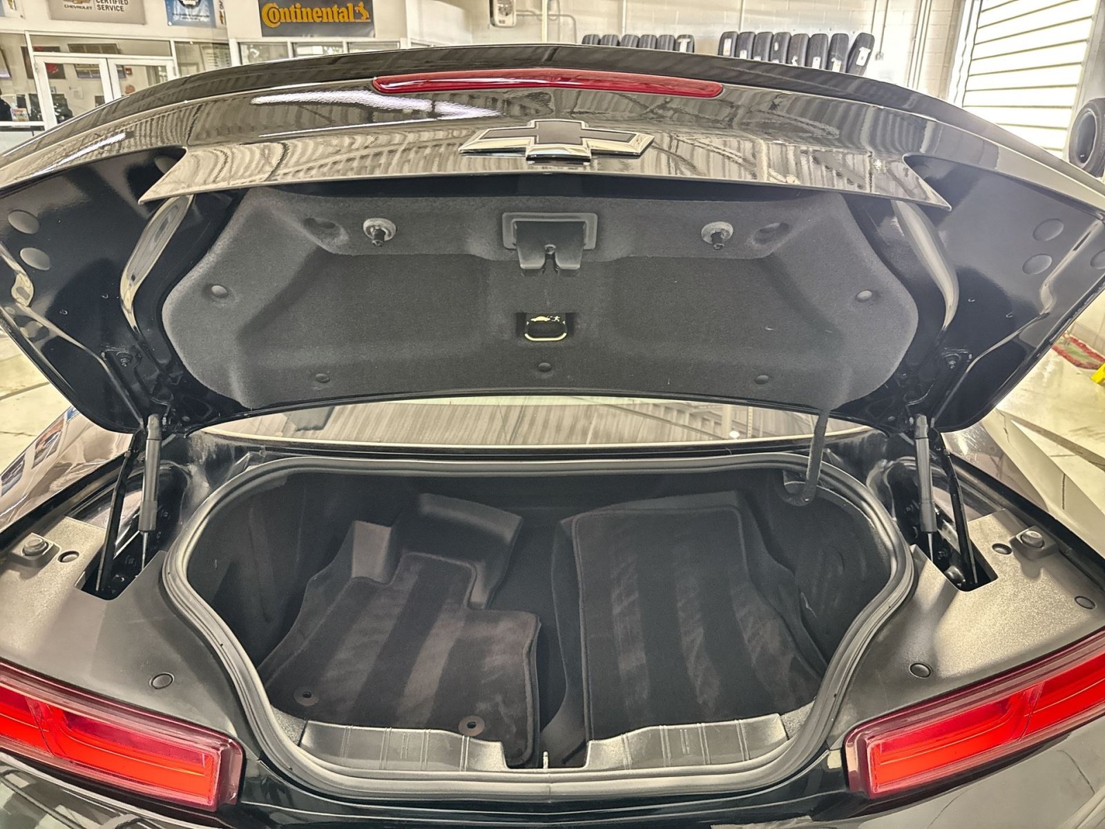 Used 2017 Chevrolet Camaro LT RWD image 27