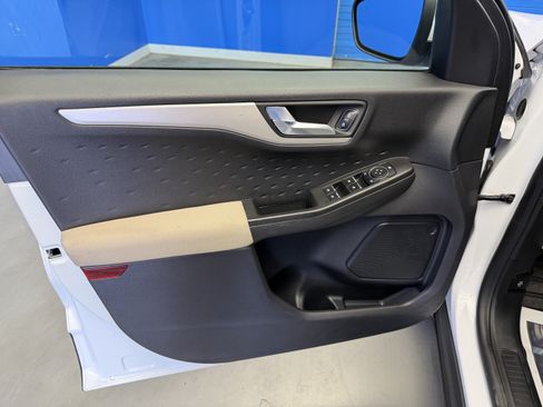 Used 2020 Ford Escape SE FWD image 9