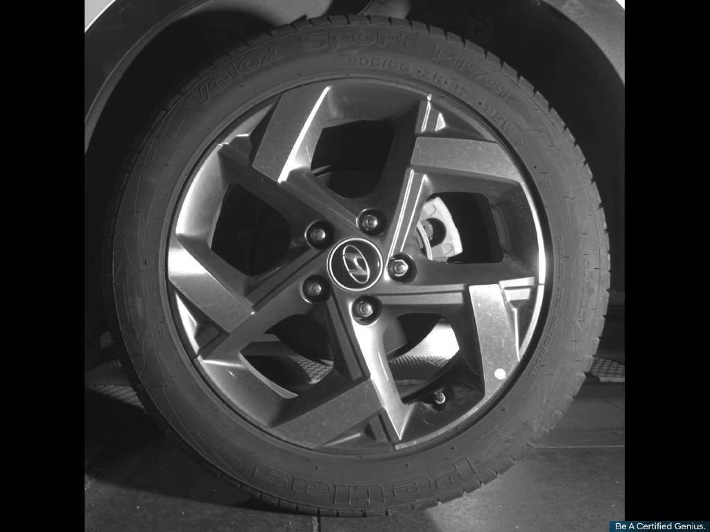 Certified 2025 Hyundai Venue SEL FWD image 12