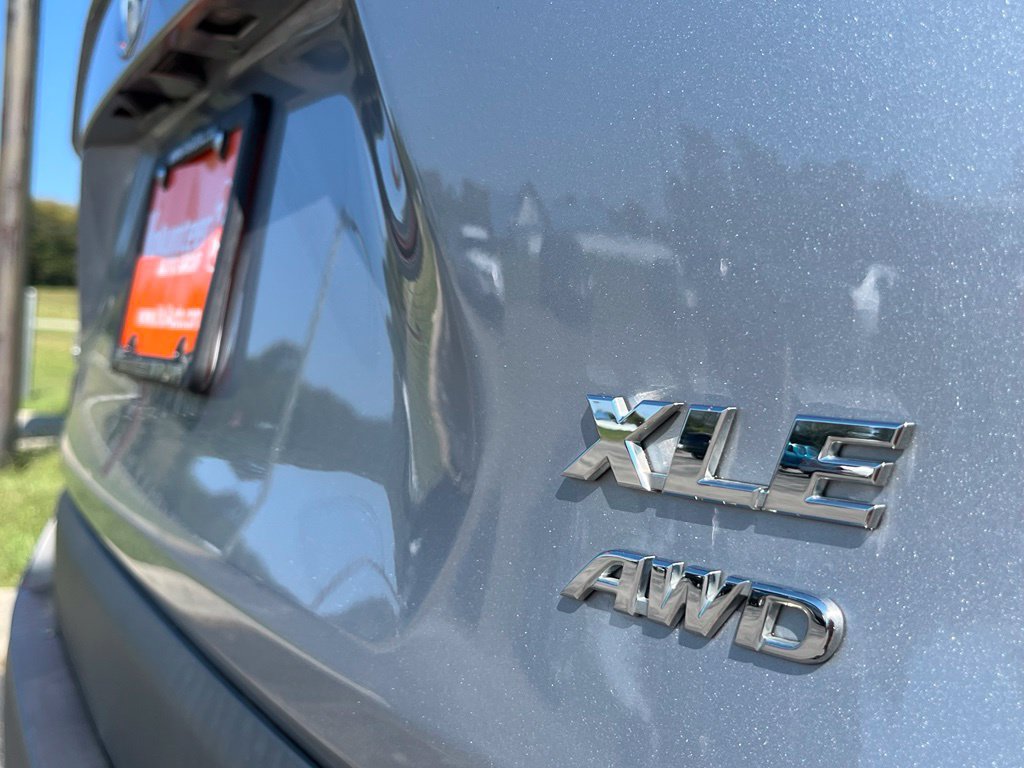 Used 2021 Toyota RAV4 XLE w/ Convenience Package AWD/4WD image 11