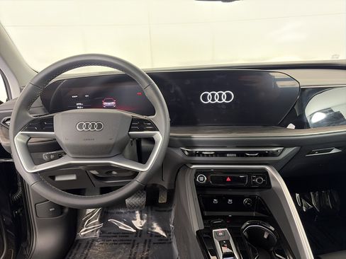 Used 2025 Audi Q5 Premium Plus w/ Premium Plus image 3