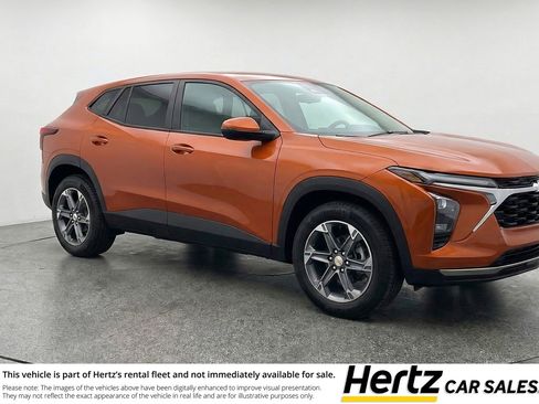 Used 2025 Chevrolet Blazer LT FWD image 1