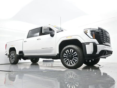 Used 2025 GMC Sierra 3500 Denali Ultimate AWD/4WD image 46