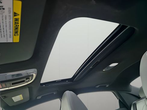 Used 2025 Hyundai Elantra Limited image 24